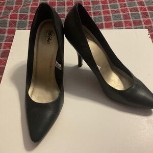 Black heels size 7.5